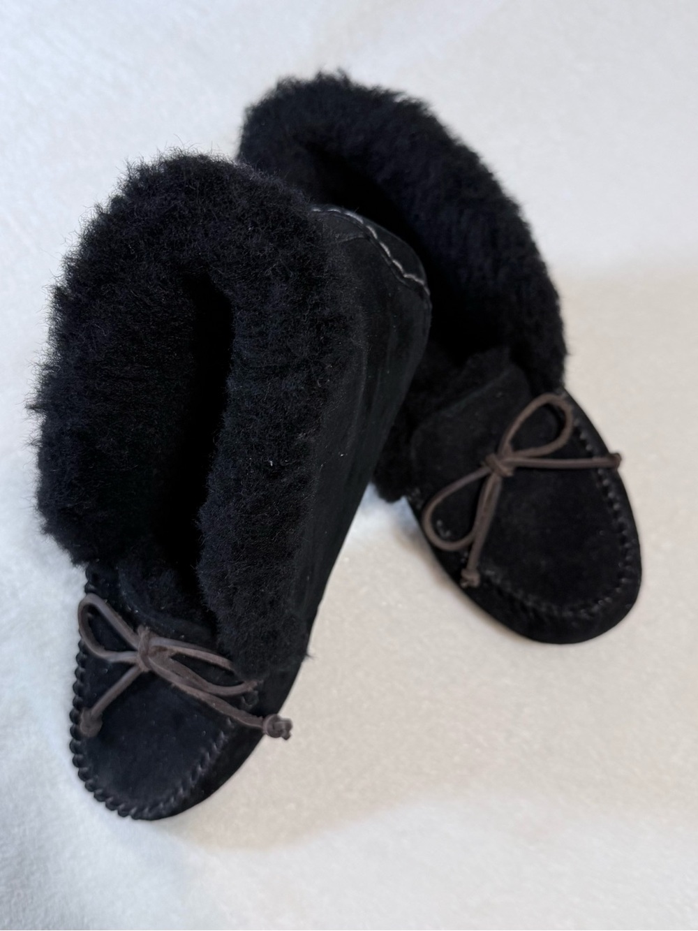 UGG Black Shearling Lined Moccasin Slippers - Size 7 - EUC